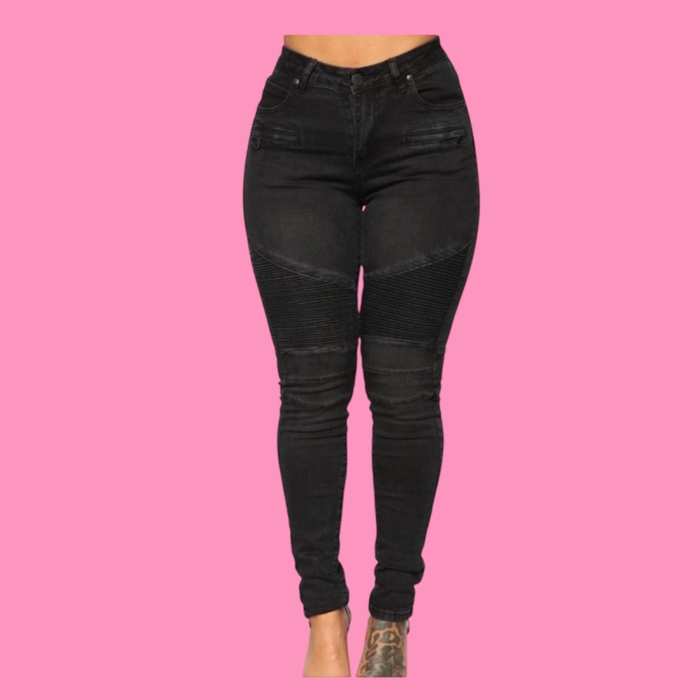 Fashion nova black jeans with 2 faux zippers in the front size 9